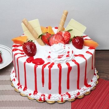 1 Kg Pineapple Fruit Cake (Topped with strawberries,white chocolate flakes,papaya)