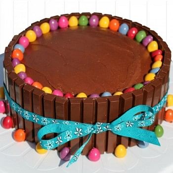 Half Kg Sugarfree KitKat Chocolate Cake