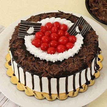 Half Kg Blackforest Cake Topped with Cherries