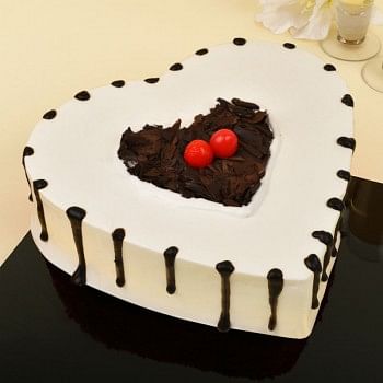 1 Kg Heart Shaped Black Forest Cake