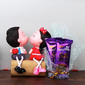 Kissing Couple Doll Set with Dairy Milk Silk Chocolate