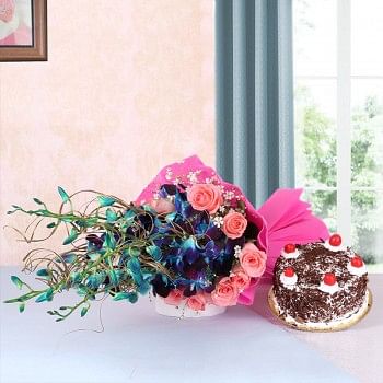 Valentine Day Flowers and Cakes Online