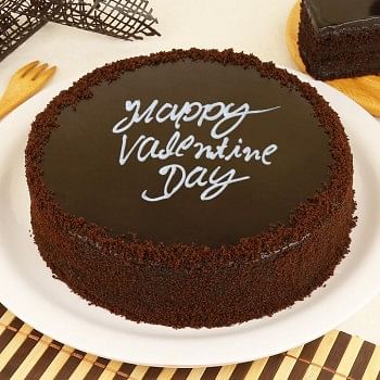 Half Kg Round Chocolate Truffle Cake for Valentines Day