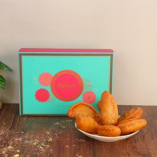 Lavishing Holi Wishes