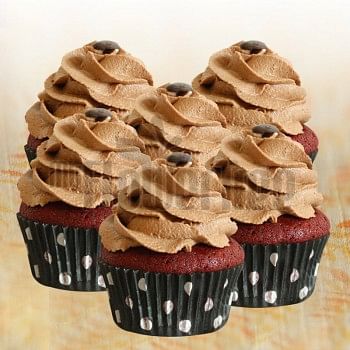 Red Velvet Chocochip Cupcakes 4 pcs