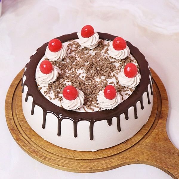 Black Forest Eggless Cake Half Kg