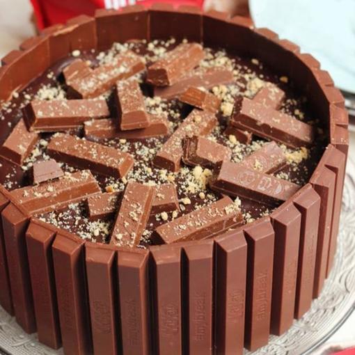 KitKat Chocolate Cake