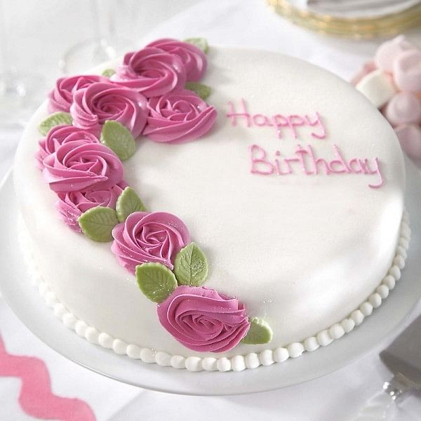 One Kg Strawberry and Vanilla Fondant Birthday Cake