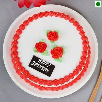 Half Kg Eggless Strawberry Birthday Cake