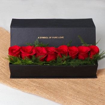 8 Red Roses in MFT Signature Box