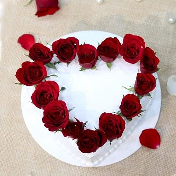 One Kd Vanilla Cream Cake Decorated with Red Roses in Heart Shape