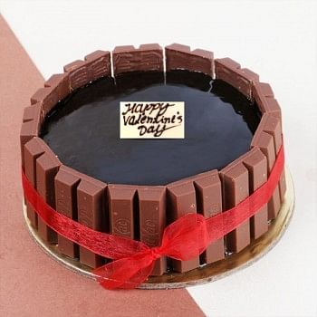 Half Kg Chocolate Kitkat Cake for Valentines Day
