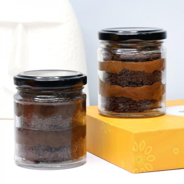 Rich Chocolate Cake in a Jar. Front view!
