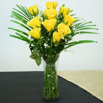 10 Yellow Roses in a Glass Vase