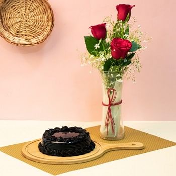 Arrangement of 3 Red Roses in a Glass Vase with Half Kg Dark Chocolate Cake