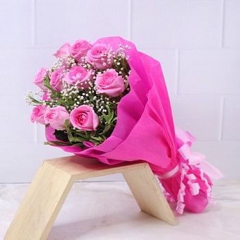 10 Pink Roses in Cellophane Packing